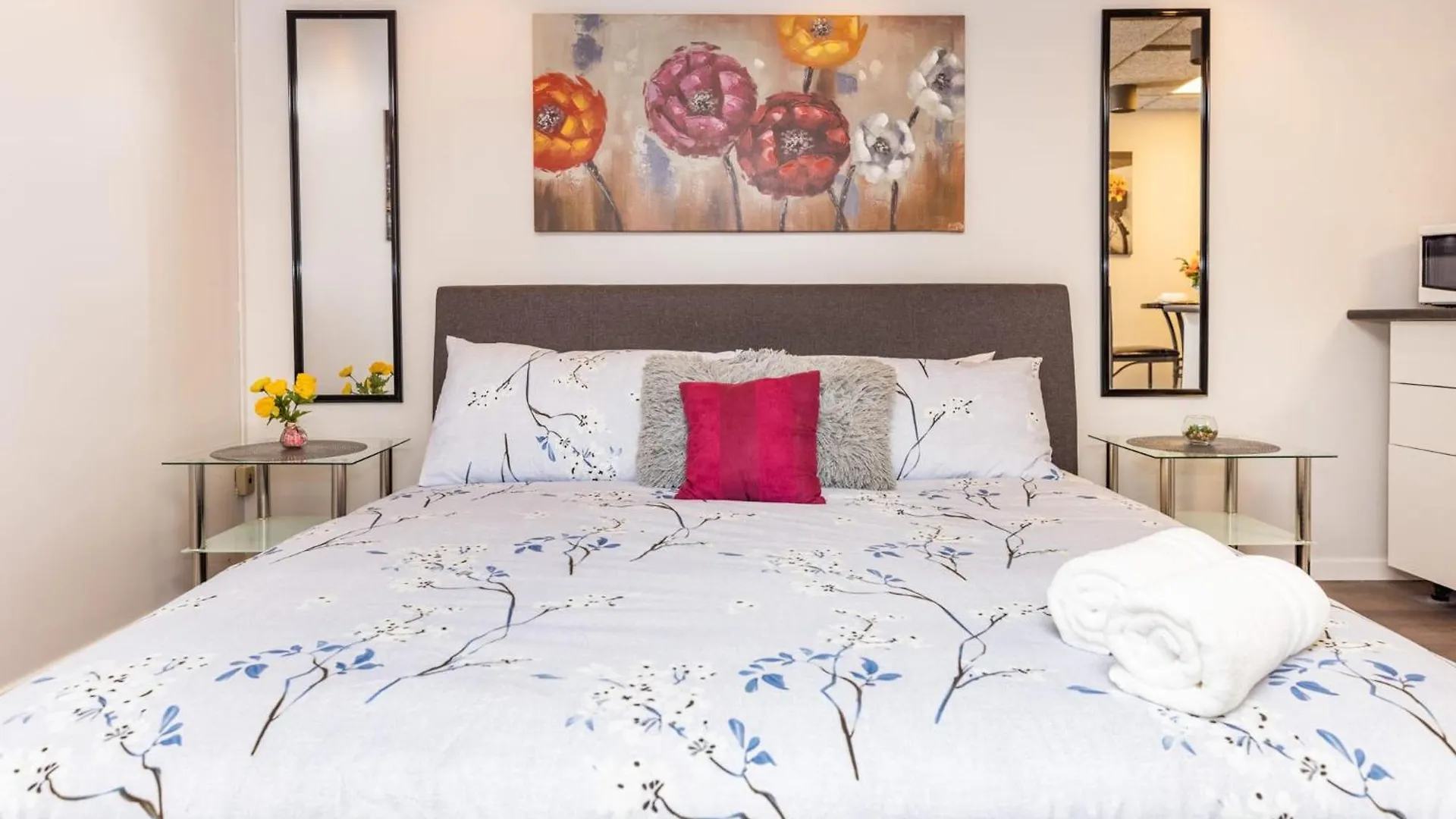 Studio King Bed Apartment - Close To Chinatown Ottawa