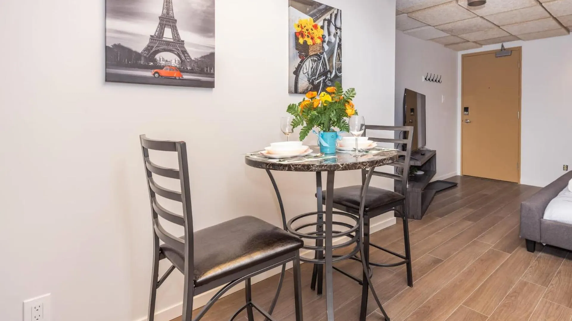 Studio King Bed Apartment - Close To Chinatown Ottawa 0*,