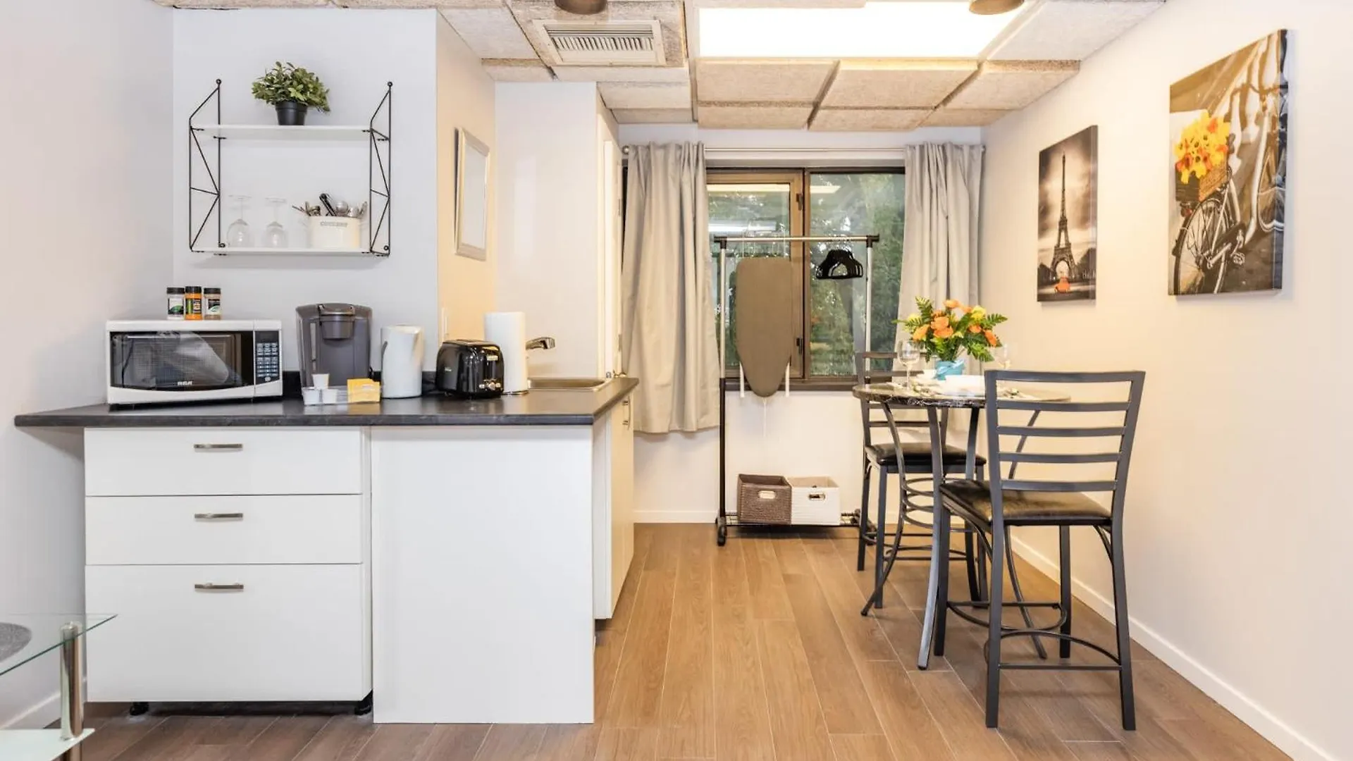 Studio King Bed Apartment - Close To Chinatown Ottawa Canada